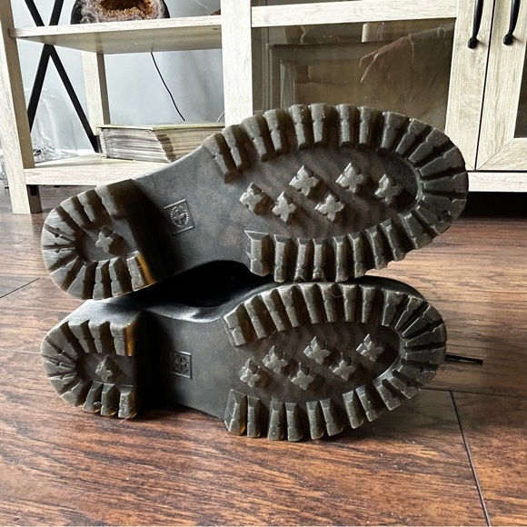 Dr.Martens, Women’s Boot - Picture 7 of 12